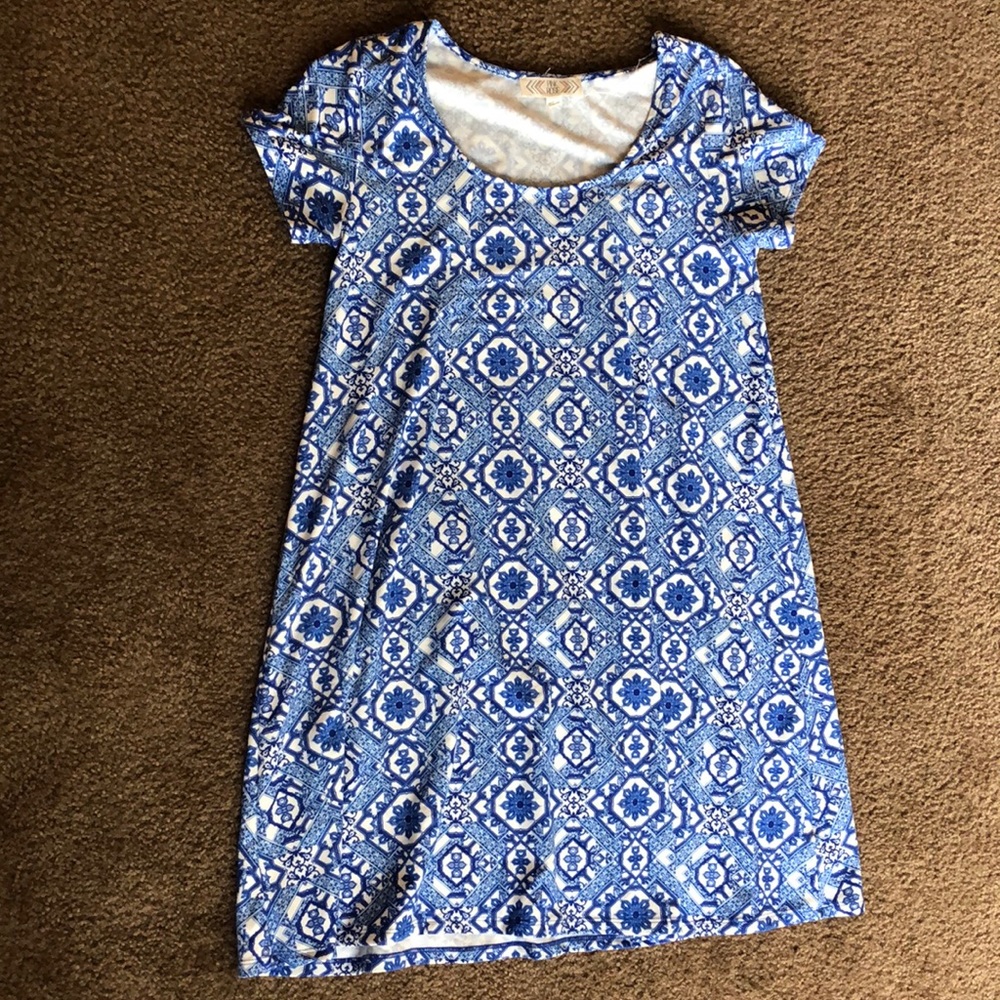 Flowy patterned t-shirt dress